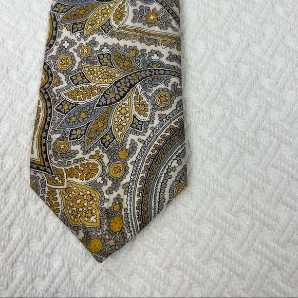 Banana Republic 100% Silk tie - Picture 7 of 10